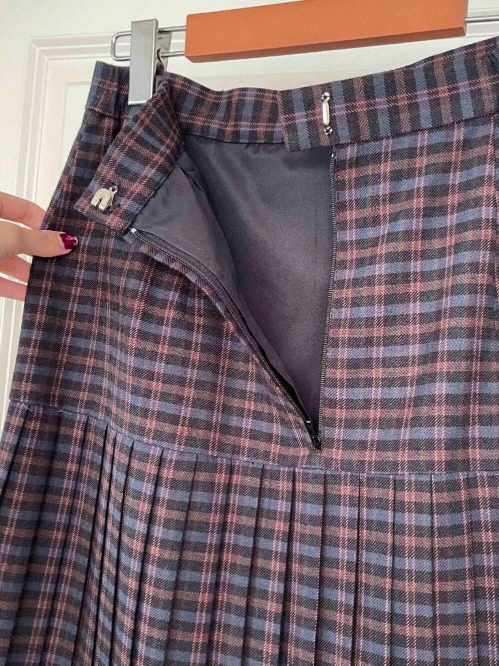 100% Wool Navy Blue Plaid Midi Skirt (29'') - Picture 3 of 6